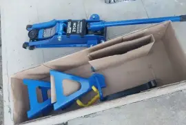 2 Ton Jack and 2 Stands